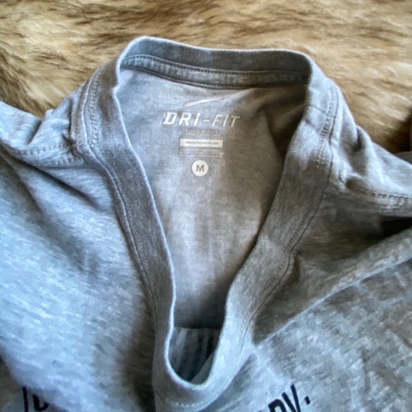 NWOT Nike Tee - Picture 3 of 4